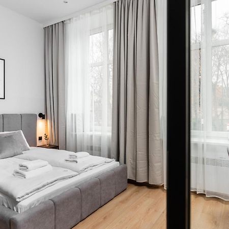 Modern Centrally Located Apartments - By Upstairs Krakow Bagian luar foto