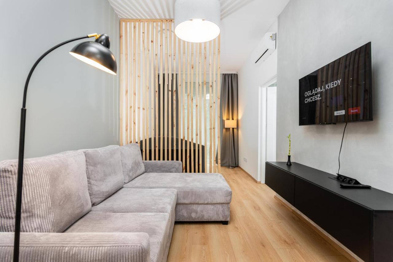 Modern Centrally Located Apartments - By Upstairs Krakow Bagian luar foto