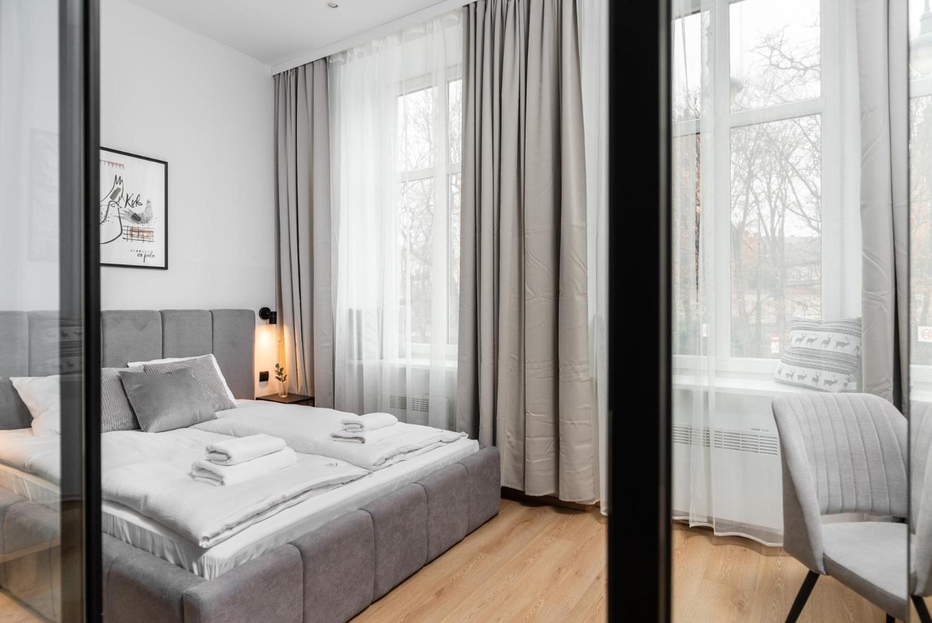 Modern Centrally Located Apartments - By Upstairs Krakow Bagian luar foto