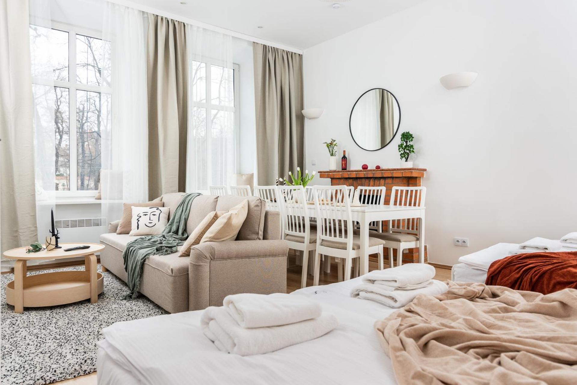 Modern Centrally Located Apartments - By Upstairs Krakow Bagian luar foto