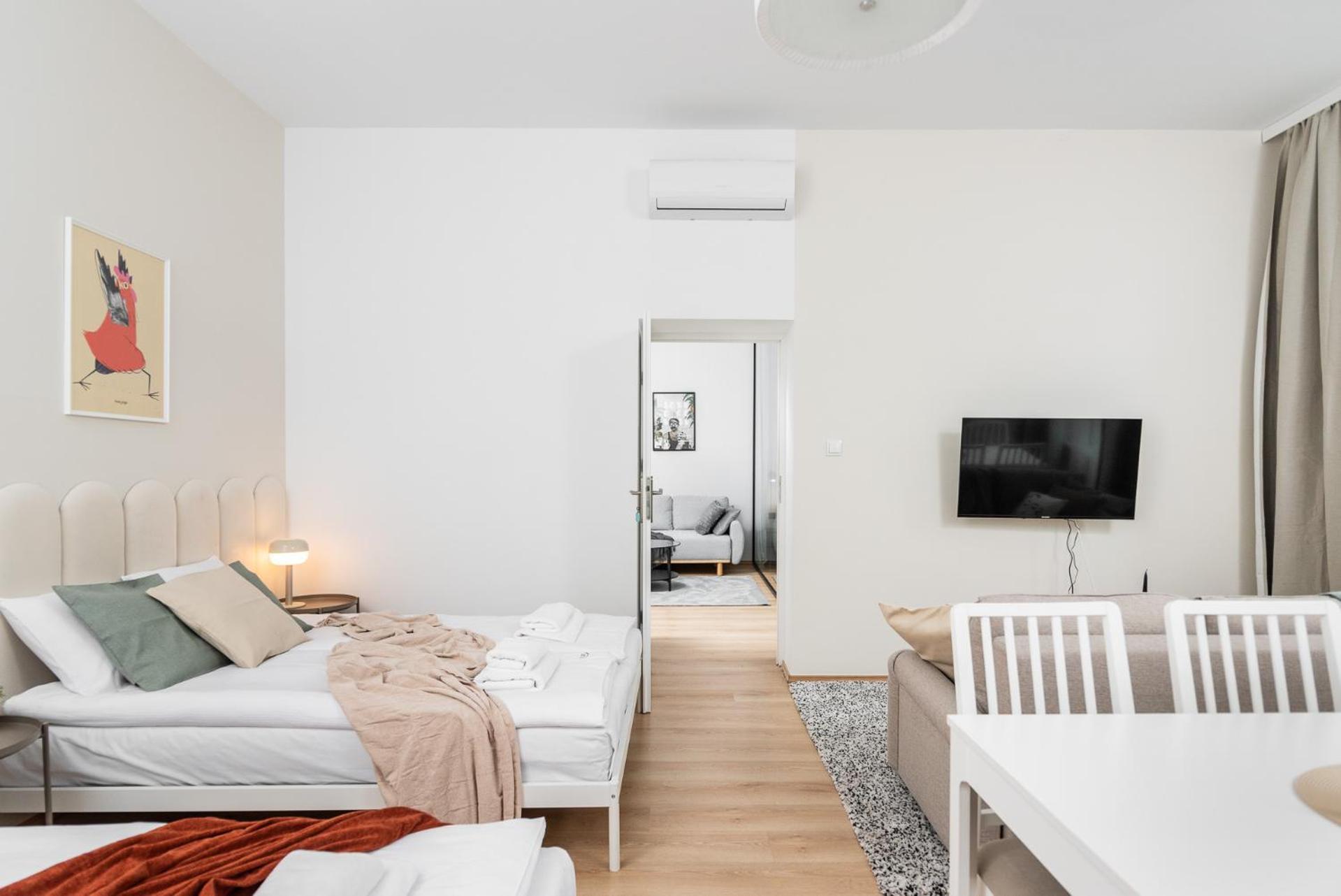 Modern Centrally Located Apartments - By Upstairs Krakow Bagian luar foto