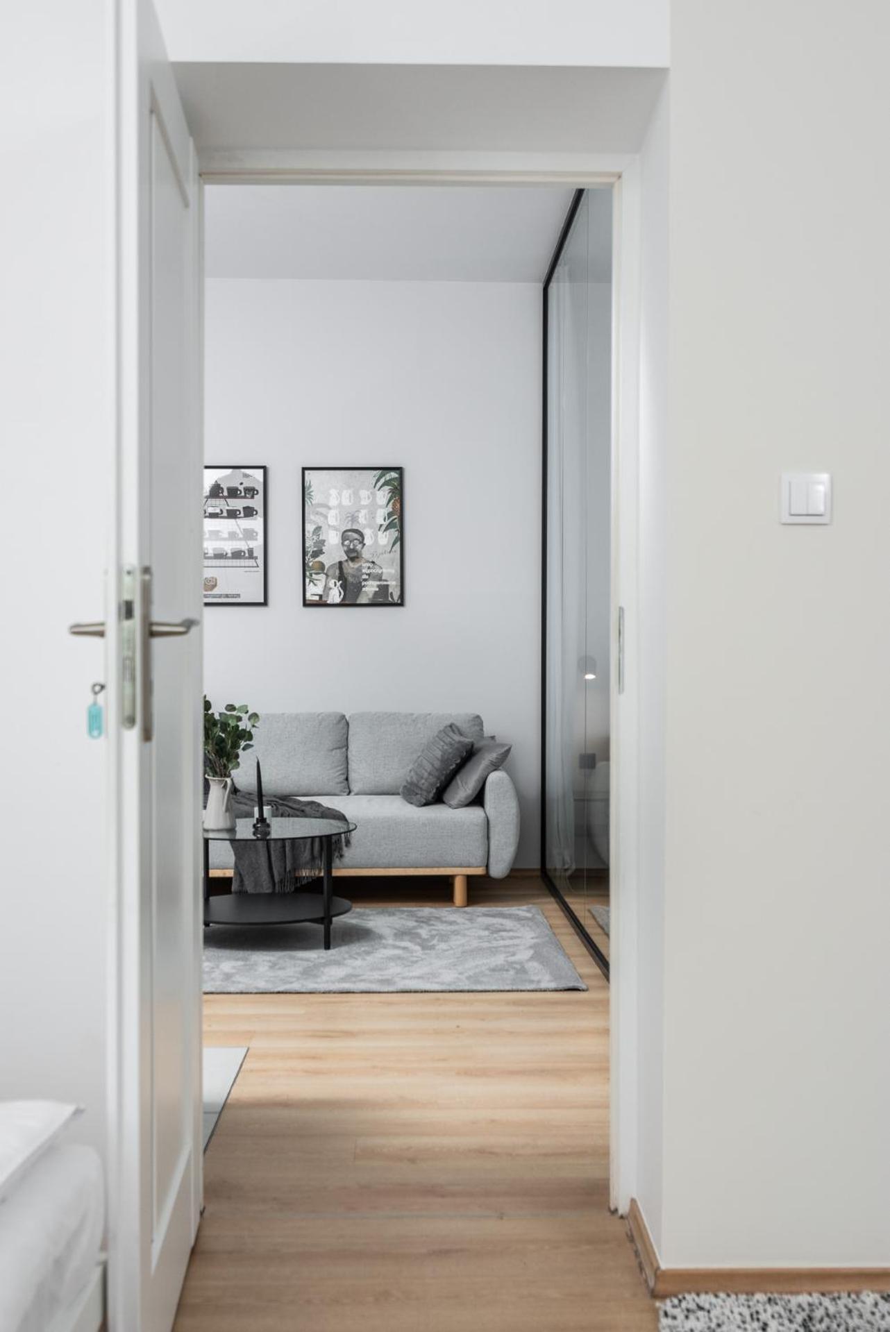 Modern Centrally Located Apartments - By Upstairs Krakow Bagian luar foto
