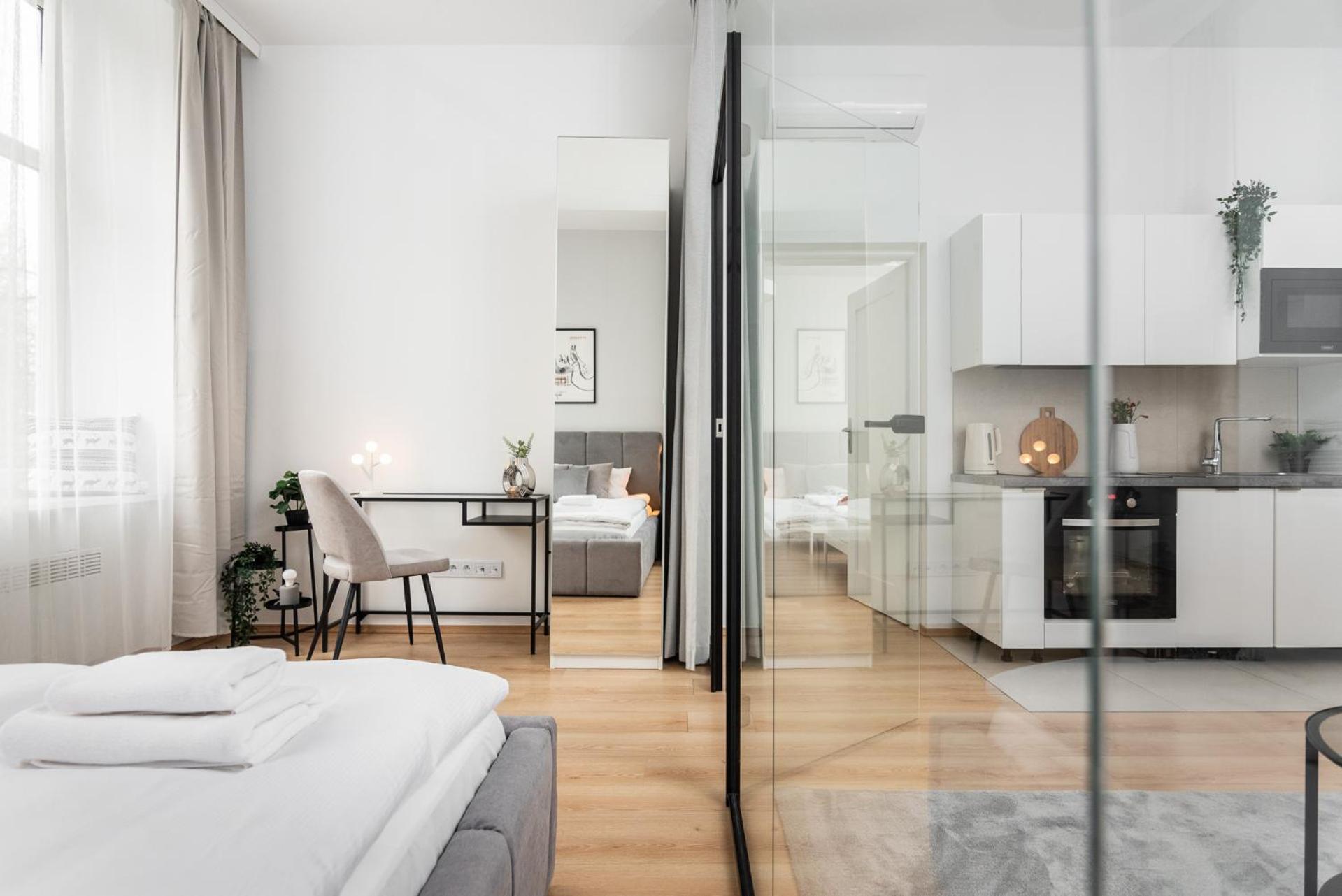 Modern Centrally Located Apartments - By Upstairs Krakow Bagian luar foto