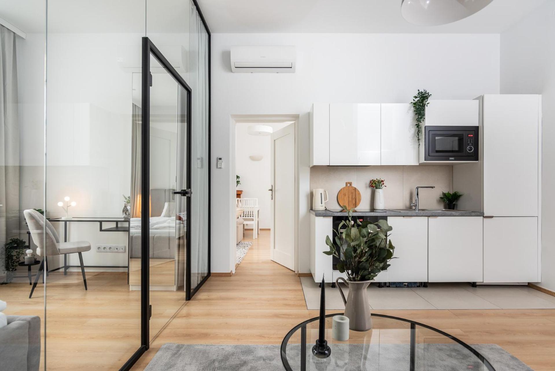 Modern Centrally Located Apartments - By Upstairs Krakow Bagian luar foto